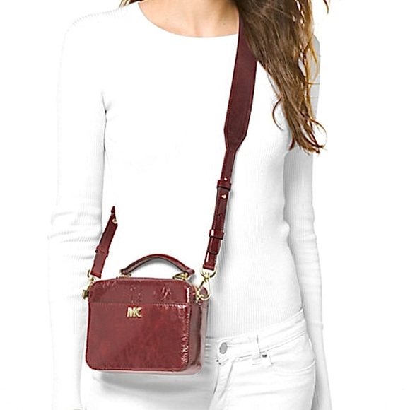 Michael Kors Handbags - Michael Kors camera bag crossbody bag travel bag top handle bag vanity purse